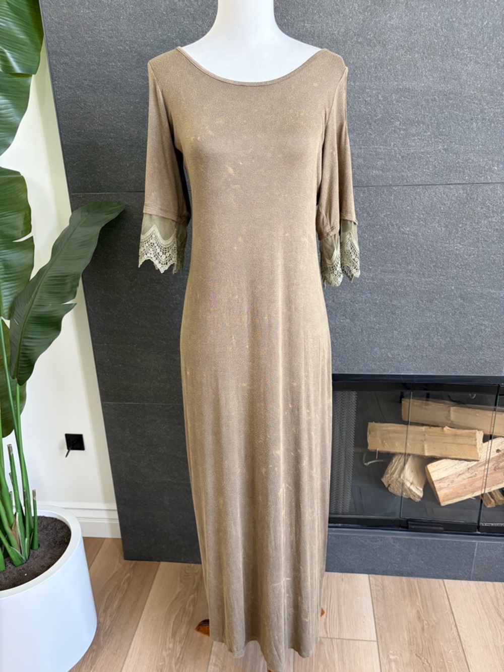 Hayden Los Angeles Cold Shoulder Maxi Dress Size Small